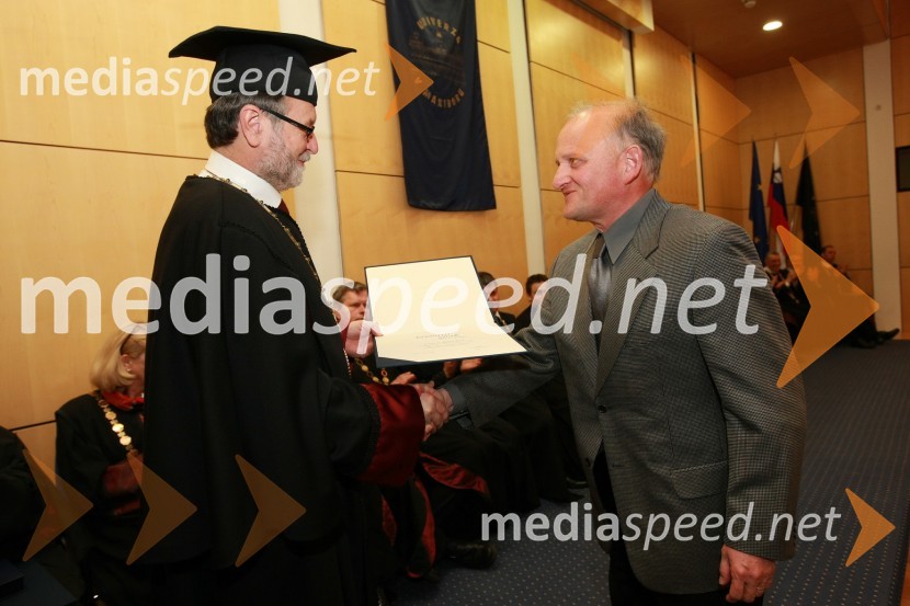 Prof. dr. Ivan Rozman, rektor Univerze v Mariboru in Bojan Zorec, dobitnik Bronastega znaka UM za leto 2008Rektorjev dan Univerze v Mariboru 2009, promocija doktorjev znanosti in podelitev nagrad