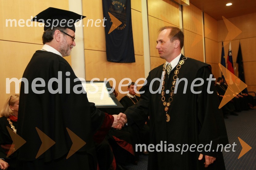 Prof. dr. Ivan Rozman, rektor Univerze v Mariboru in prof. dr.Rajko Knez, dekan Pravne fakultete UM (priznanje je prevzel v imenu Ludvika Toplaka, dobitnika naslova častnega senatorja Univerze v Mariboru)Rektorjev dan Univerze v Mariboru 2009, promocija doktorjev znanosti in podelitev nagrad