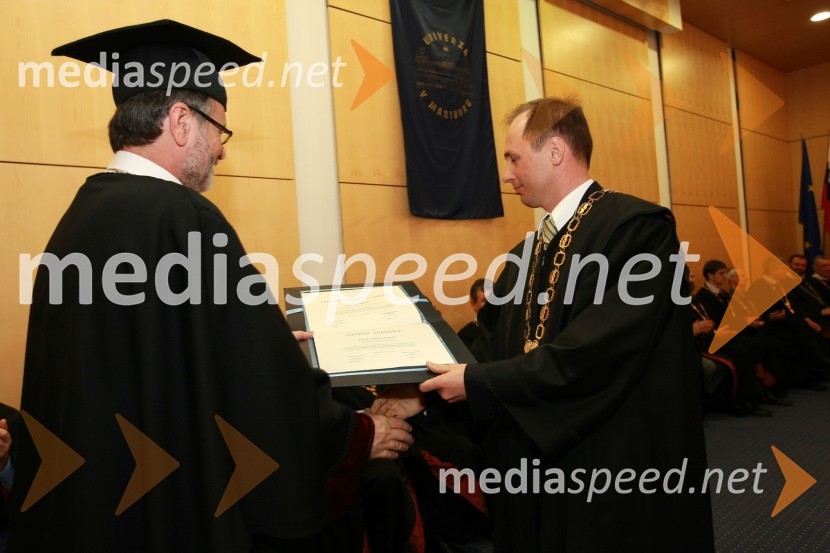 Prof. dr. Ivan Rozman, rektor Univerze v Mariboru in Rajko Knez, dekan Pravne fakultete UM (priznanje je prevzel v imenu Ludvika Toplaka, dobitnika naslova častnega senatorja Univerze v Mariboru)Rektorjev dan Univerze v Mariboru 2009, promocija doktorjev znanosti in podelitev nagrad