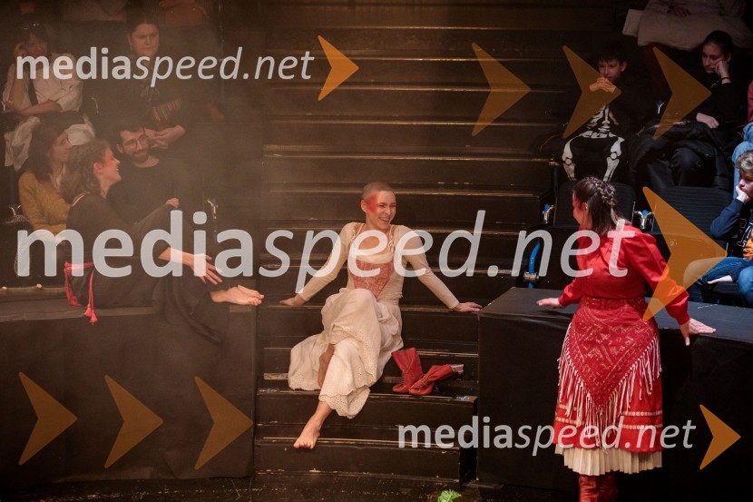  Urša Kavčič, igralka;  Nataša Keser, igralka;  Zvezdana Novaković , pevka, harfistka, igralka, performerkaGorjanci, premiera, Cankarjev dom