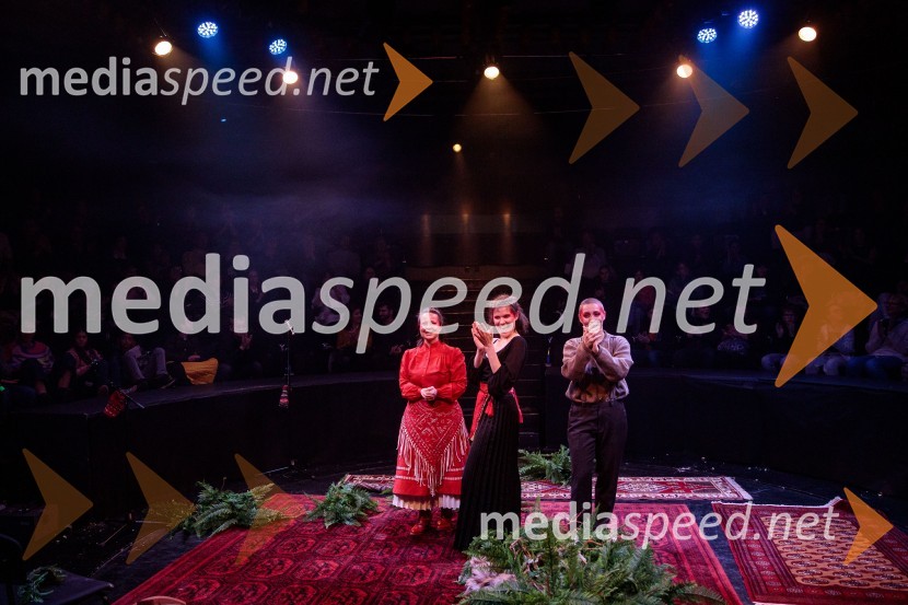  Zvezdana Novaković , pevka, harfistka, igralka, performerka;  Urša Kavčič, igralka;  Nataša Keser, igralkaGorjanci, premiera, Cankarjev dom