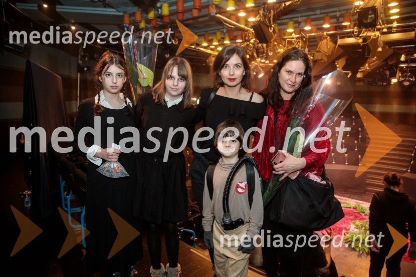  ... ;  ... ;  ... ;  ... ;  Vasilija Fišer, scenografka in kostumografkaGorjanci, premiera, Cankarjev dom