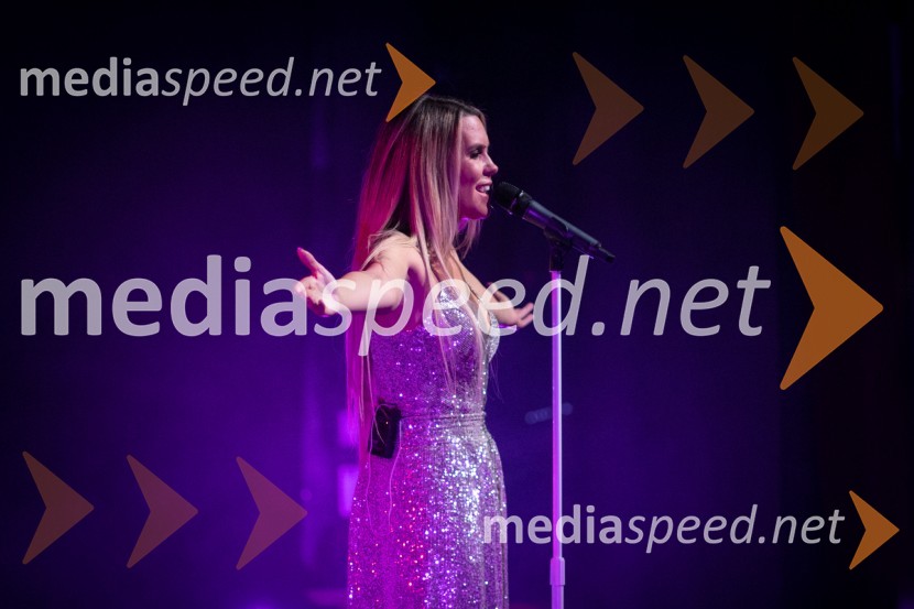  Nika Zorjan, pevkaNika Zorjan - od začetka, veliki koncert ob 10. obletnici delovanja