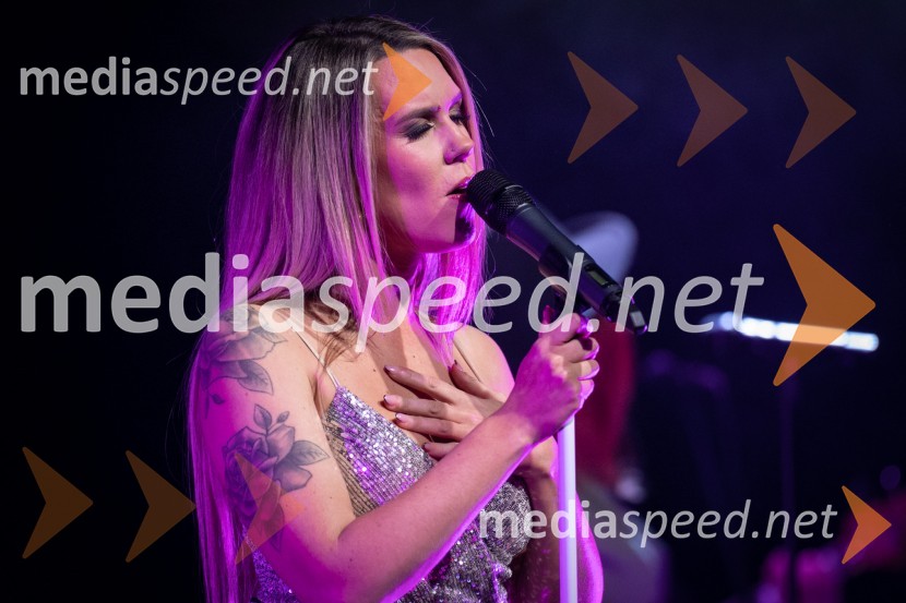  Nika Zorjan, pevkaNika Zorjan - od začetka, veliki koncert ob 10. obletnici delovanja