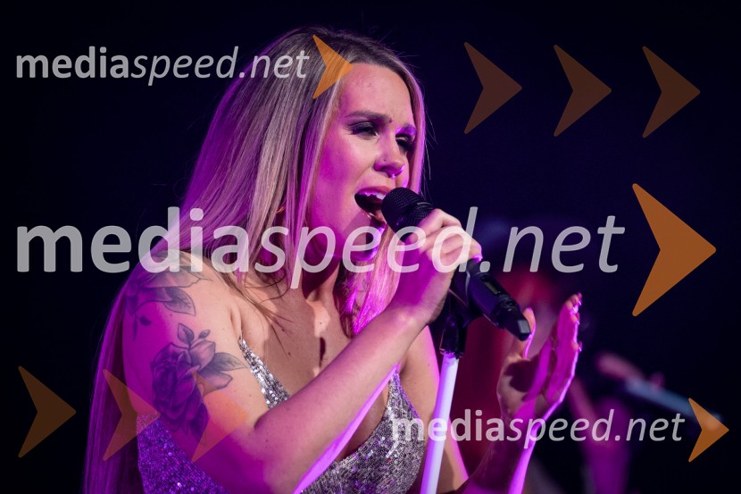  Nika Zorjan, pevkaNika Zorjan - od začetka, veliki koncert ob 10. obletnici delovanja