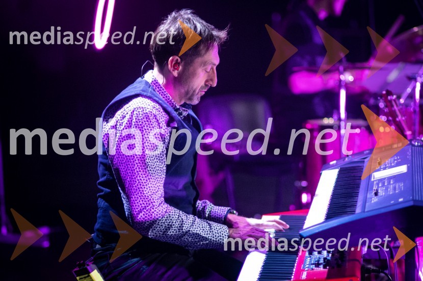  Tine Lustek, akustična kitaraNika Zorjan - od začetka, veliki koncert ob 10. obletnici delovanja