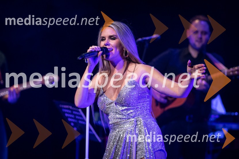  Nika Zorjan, pevkaNika Zorjan - od začetka, veliki koncert ob 10. obletnici delovanja