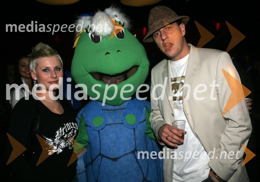 Ana Praznik, skupina Bepop, želva, maskota Zavarovalnice Maribor in 6pack Čukur, raperSRF - Slovensi radijski festival 2005