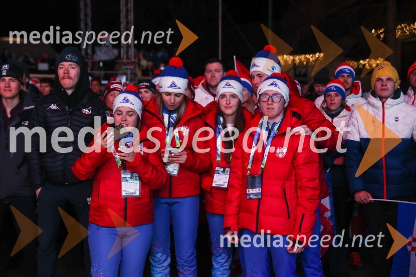  Gus Schumacher, ameriški tekač na smučeh;  Ben Ogden, ameriški tekač na smučeh;  ... ;  ... ;  ... ;  ... ;  ... ;  ... 43. FIS svetovno prvenstvo v nordijskem smučanju, slovesnost ob odprtju