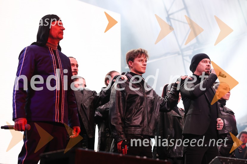  Milan Fras, vokal, skupina Laibach;  ... ;  Tomi Meglič, glasbenik, pevec skupine Siddharta43. FIS svetovno prvenstvo v nordijskem smučanju, slovesnost ob odprtju