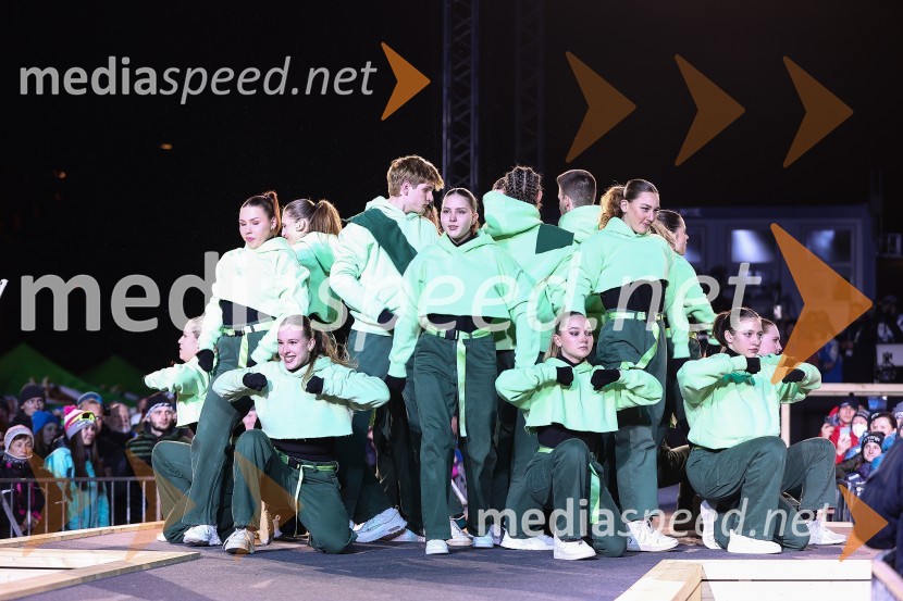 Plesalci plesne šole Bolero43. FIS svetovno prvenstvo v nordijskem smučanju, slovesnost ob odprtju