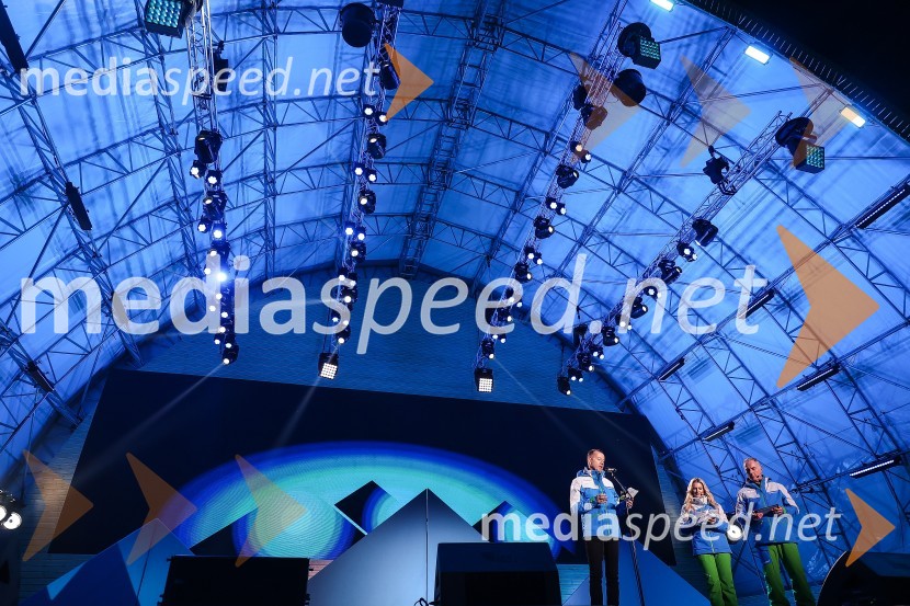  Enzo Smrekar, predsednik uprave Droge Kolinske in glavni direktor strateškega poslovnega področja v Atlantic Grupi, predsednik SZS;  Bernarda Žarn, voditeljica;  Igor Evgen Bergant, novinar in TV voditelj43. FIS svetovno prvenstvo v nordijskem smučanju, slovesnost ob odprtju