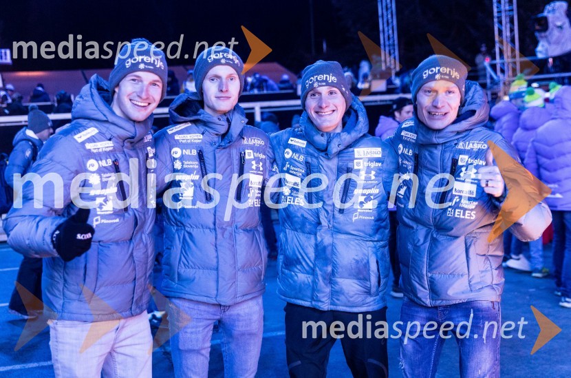  Žiga  Jelar, smučarski skakalec;  Lovro Kos, smučarski skakalec;  Domen Prevc, smučarski skakalec;  Anže Lanišek, smučarski skakalec43. FIS svetovno prvenstvo v nordijskem smučanju, slovesnost ob odprtju