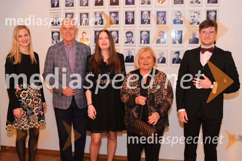  Katarina Mervič, Odvetniška pisarna Senica & partnerji, d.o.o; prof. dr. Janez Kresal;  Maruša Senica, Odvetniška pisarna Senica & partnerji, d.o.o; izr. prof. dr.  Friderika Kresal, Visokošolski zavod Fizioterapevtika;  Matija Urankar, Odvetniška pisarna Senica & partnerji, d.o.oSrečanje Alumni kluba Fundacije Parus