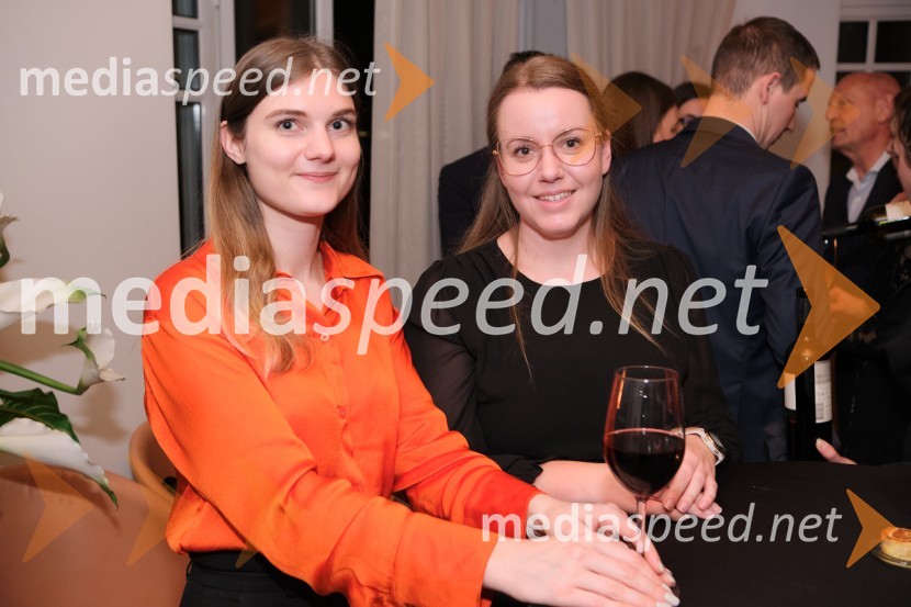  Antonina Nečemer, Odvetniša pisarna Senica & partnerji d.o.o.;  Tjaša Obadič, Odvetniška pisarna Senica & partnerji, d.o.o.Srečanje Alumni kluba Fundacije Parus