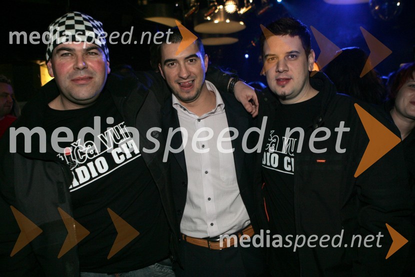 Matjaž Šalamun - Šalca in Tine Križanič, člana Reporterja Milana in Marko Potrč, radijski moderator (na sredini)SRF - Slovensi radijski festival 2005