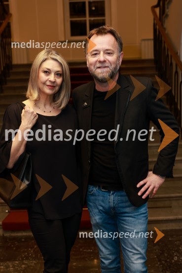  Inge Kobe, vodja kabineta ministrice za digitalizacijo; dr. Tone Kregar, zgodovinar, pevec Mi2, direktor Muzeja novejše zgodovine Celje31. Dnevi Komedije v Celju, otvoritev festivala s predstavo Nikoli ni prepozno