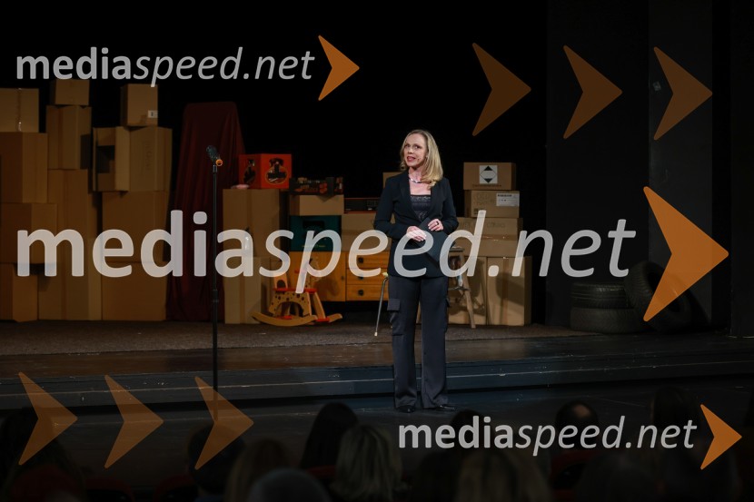  Manca  Ogorevc, igralka31. Dnevi Komedije v Celju, otvoritev festivala s predstavo Nikoli ni prepozno