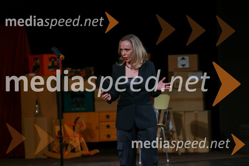  Manca  Ogorevc, igralka31. Dnevi Komedije v Celju, otvoritev festivala s predstavo Nikoli ni prepozno