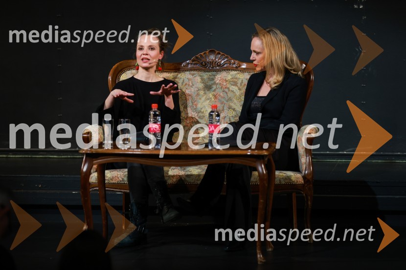  Mojca Fatur, igralka;  Manca  Ogorevc, igralka31. Dnevi Komedije v Celju, otvoritev festivala s predstavo Nikoli ni prepozno