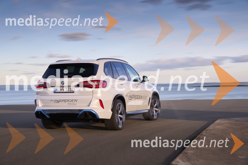 BMW Group začenja s testiranjem pilotne flote BMW iX5 Hydrogen