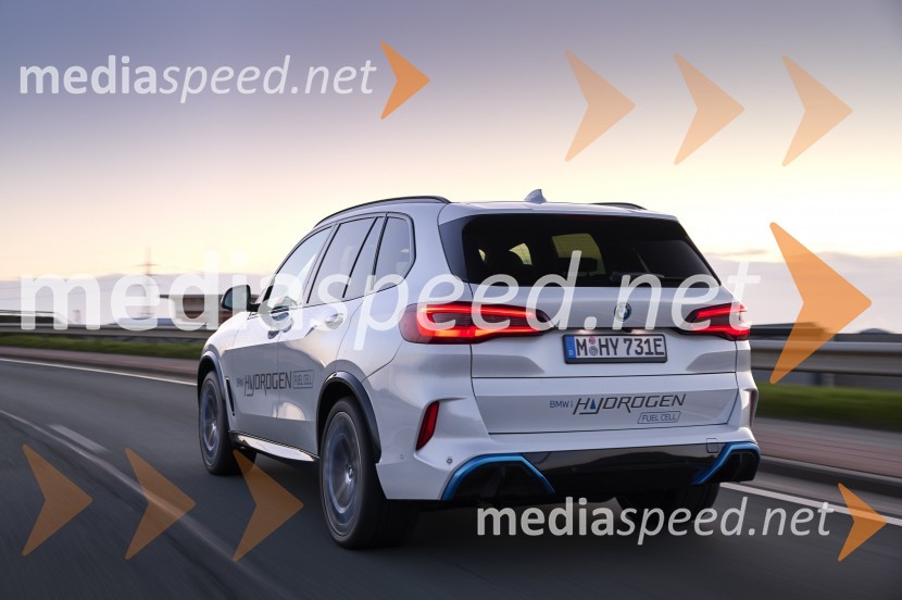 BMW Group začenja s testiranjem pilotne flote BMW iX5 Hydrogen
