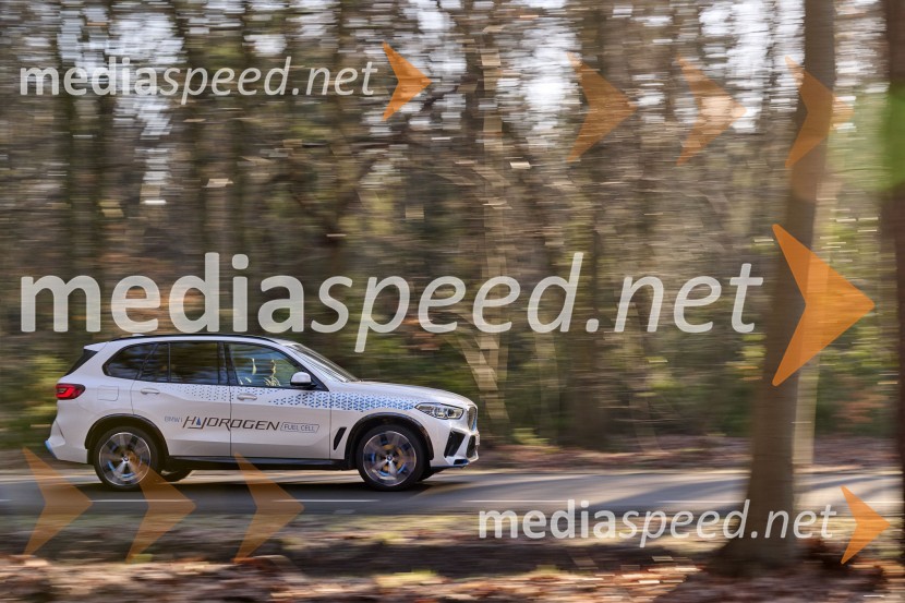 BMW Group začenja s testiranjem pilotne flote BMW iX5 Hydrogen
