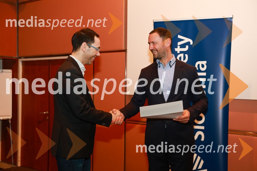  Lan Filipič, CFA, Senior Manager, Deloitte in član upravnega odbora društva CFA; dr. Primož Dolenc, Banka SlovenijeCFA Research Challenge Local finals 2022/2023