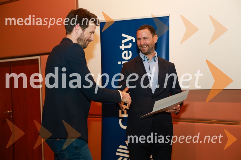  Blaž Hribar, CFA, sodnik; dr. Primož Dolenc, Banka SlovenijeCFA Research Challenge Local finals 2022/2023