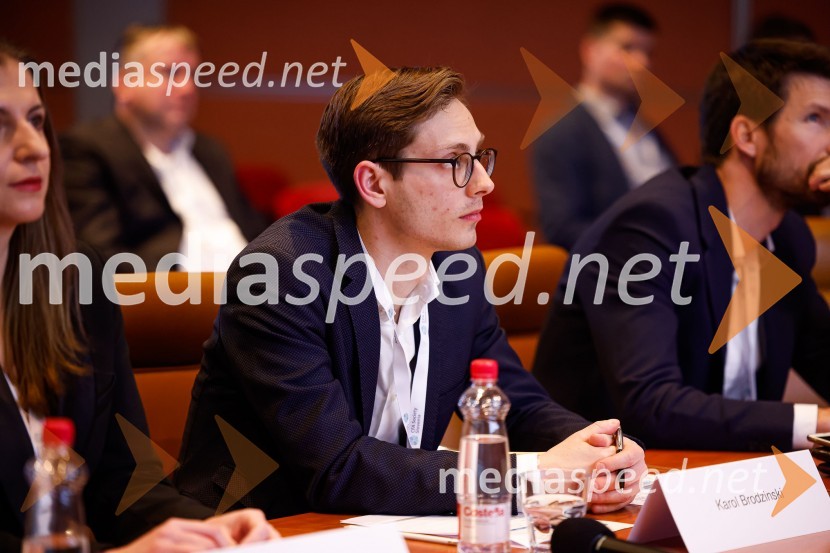  Karol BrodzinskiCFA Research Challenge Local finals 2022/2023