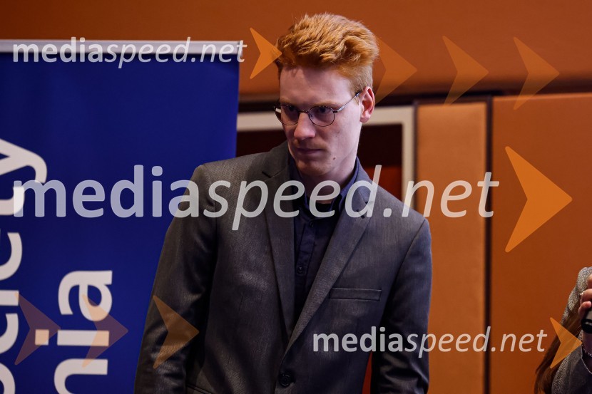  Timotei BedenikCFA Research Challenge Local finals 2022/2023