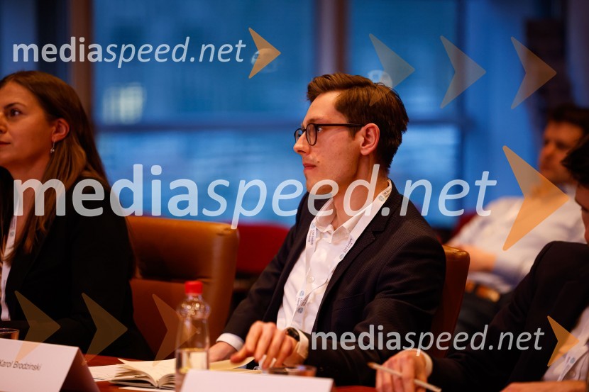  Karol BrodzinskiCFA Research Challenge Local finals 2022/2023