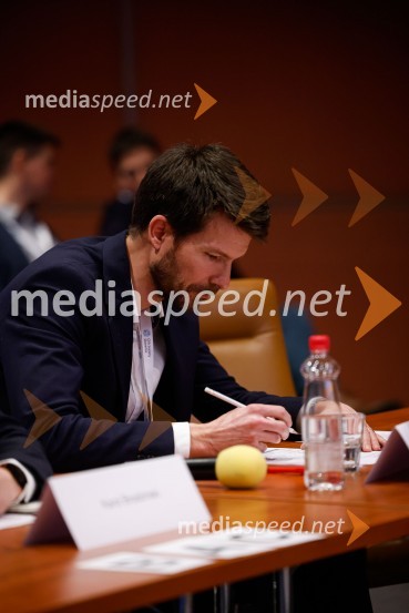  Blaž Hribar, CFA, sodnikCFA Research Challenge Local finals 2022/2023