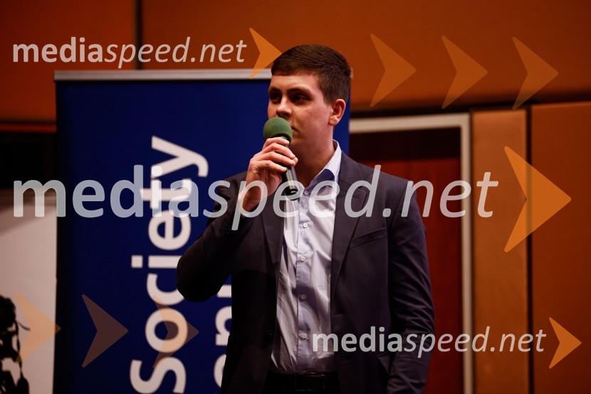  Nik BerečnikCFA Research Challenge Local finals 2022/2023