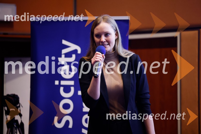  Ana ŠenkCFA Research Challenge Local finals 2022/2023