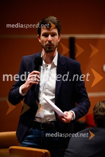  Blaž Hribar, CFA, sodnikCFA Research Challenge Local finals 2022/2023