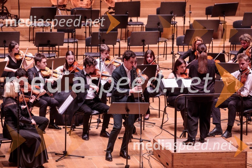   Arthur Stockel, klarinet;  Živa Ploj Peršuh, dirigentkaSlovenski mladinski orkester, 6. zimski festival 2023