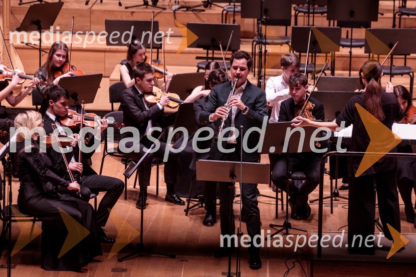  Arthur Stockel, klarinet;  Živa Ploj Peršuh, dirigentkaSlovenski mladinski orkester, 6. zimski festival 2023