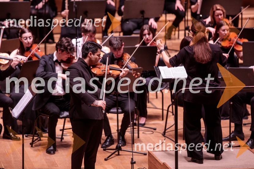  Robert Lakatoš, violina;  Živa Ploj Peršuh, dirigentkaSlovenski mladinski orkester, 6. zimski festival 2023