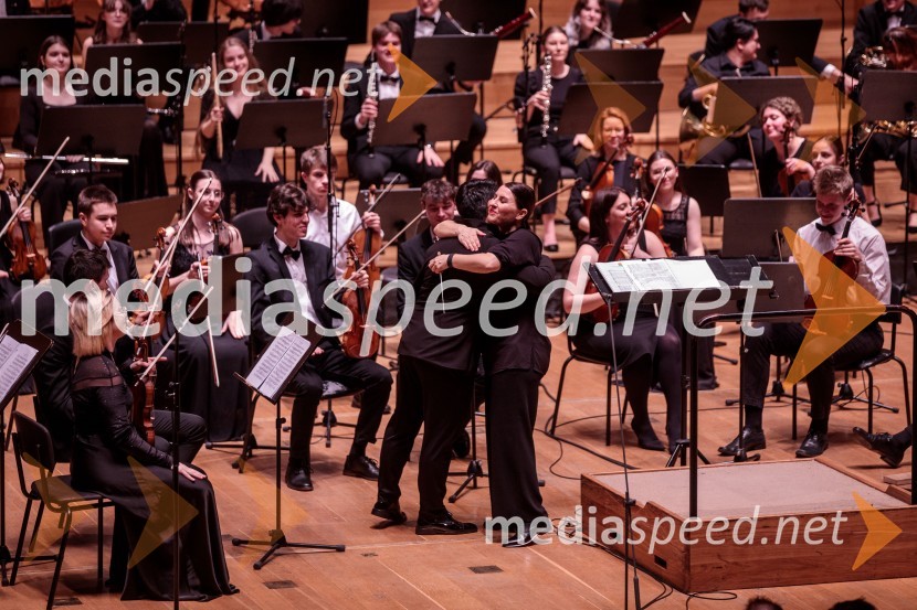  Robert Lakatoš, violina;  Živa Ploj Peršuh, dirigentkaSlovenski mladinski orkester, 6. zimski festival 2023