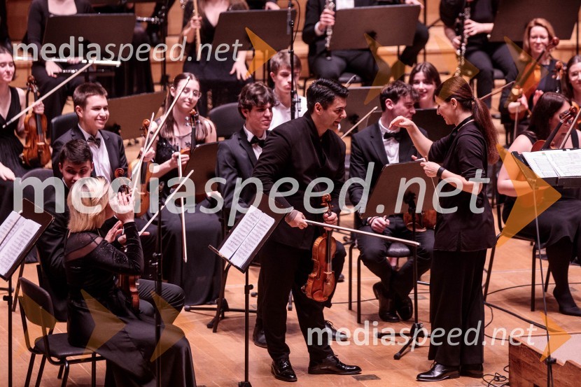  Robert Lakatoš, violina;  Živa Ploj Peršuh, dirigentkaSlovenski mladinski orkester, 6. zimski festival 2023