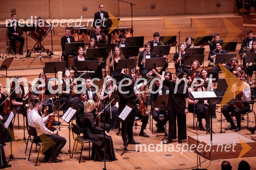  Robert Lakatoš, violina;  Živa Ploj Peršuh, dirigentkaSlovenski mladinski orkester, 6. zimski festival 2023