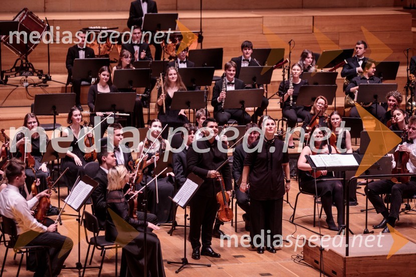  Robert Lakatoš, violina;  Živa Ploj Peršuh, dirigentkaSlovenski mladinski orkester, 6. zimski festival 2023