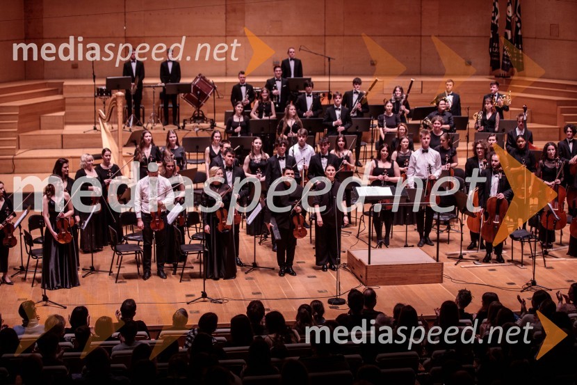  Robert Lakatoš, violina;  Živa Ploj Peršuh, dirigentkaSlovenski mladinski orkester, 6. zimski festival 2023