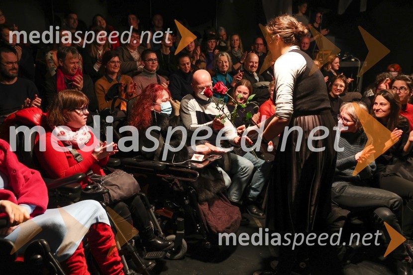  Martina Piskač;  Uroš SedejSpolna vzgoja II: Zmožnost, premiera, Nova Pošta, SMG Ljubljana