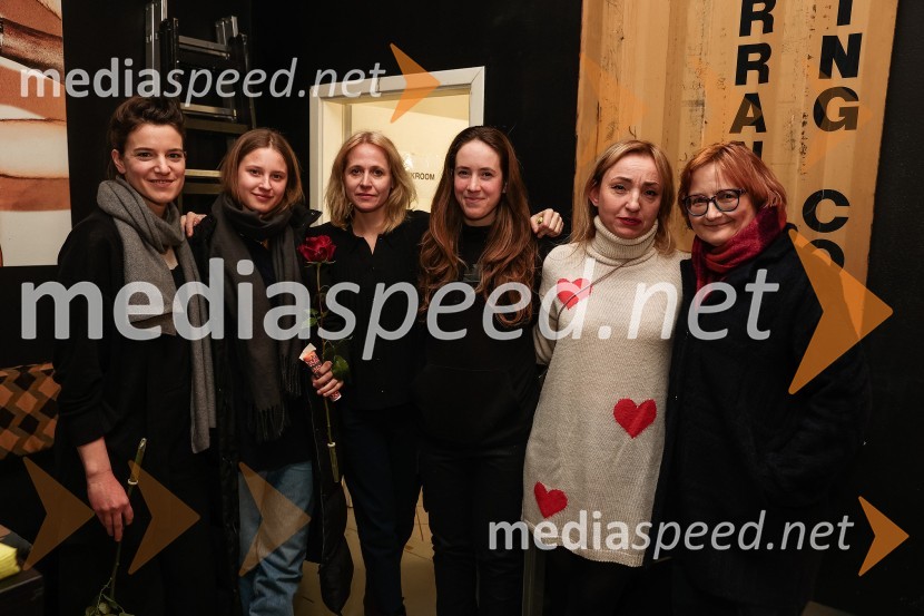  Tjaša Črnigoj, režiserka;  ... ;  Barbara  Kapelj Osredkar;  ... ;  Tina Dobnik, producentka MASKA; dr. Gabrijela Simetinger, SeksologinjaSpolna vzgoja II: Zmožnost, premiera, Nova Pošta, SMG Ljubljana