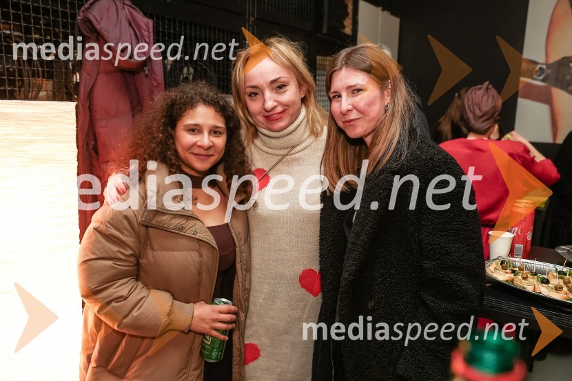  Lina Akif, igralka;  Tina Dobnik, producentka MASKA;  Alja Lobnik, direktorica, Zavod MaskaSpolna vzgoja II: Zmožnost, premiera, Nova Pošta, SMG Ljubljana