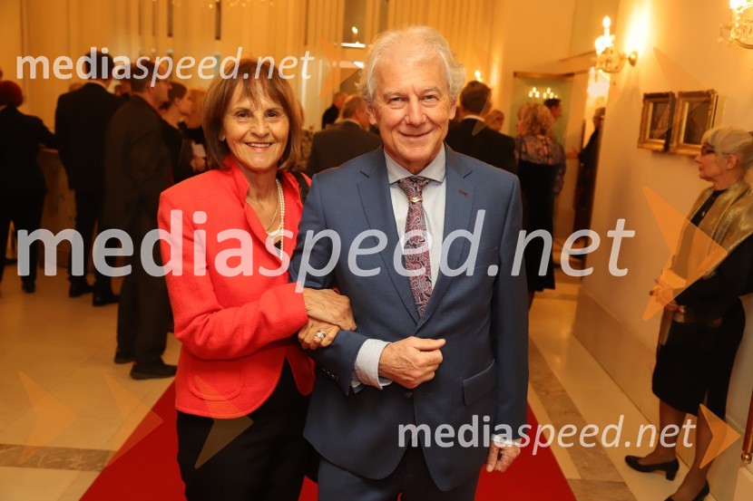  Andreja Kračun, predsednica, Dobrodelno združenje Koraki za korakce;  prof. dr. Davorin  Kračun, ekonomist, predsednik Fiskalnega sveta, član Rotary Cluba MariborDon Carlo, premiera opere v SNG Maribor