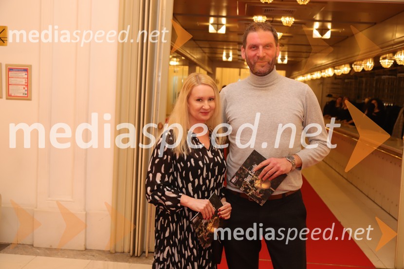  Tina Šrot, novinarka uredništva oddaj o kulturi na TVS;  Dejan Juravič, urednik operne glasbe, Radio Slovenija ARSDon Carlo, premiera opere v SNG Maribor