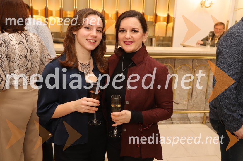  ... ;  Irena Ferk, operna pevkaDon Carlo, premiera opere v SNG Maribor